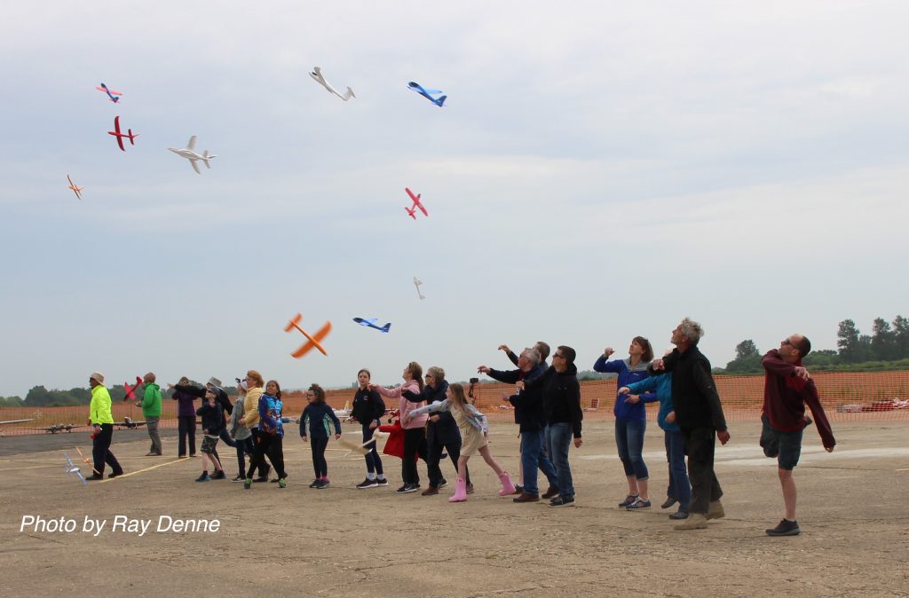 Glider Launch by Ray Denne